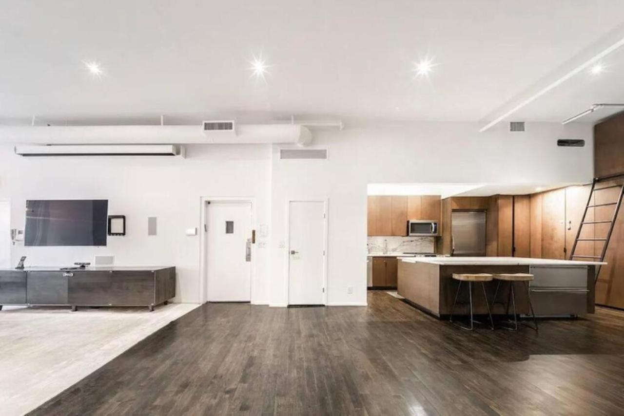 Luxurious 3 Bedroom Beautifully Renovated Loft Apartment New York
